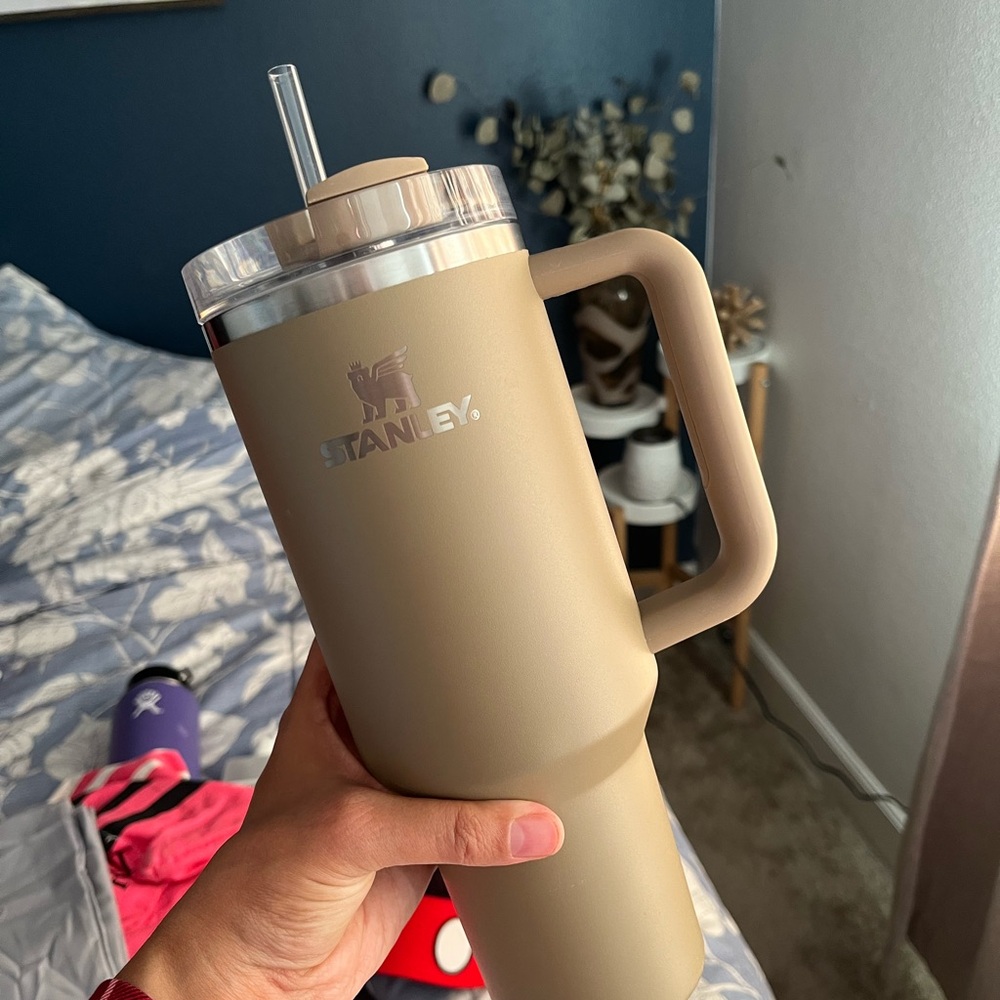 Stanley Beige Tumbler with Handle